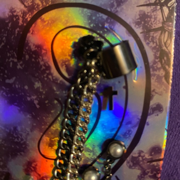 Hot Topic Mix and Match Pierced Earrings and Ear Cuff Set  (11 on card) - Picture 5 of 6